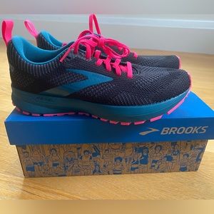 BROOKS Women’s Revel 5 Running Shoes - Sz. 7.5